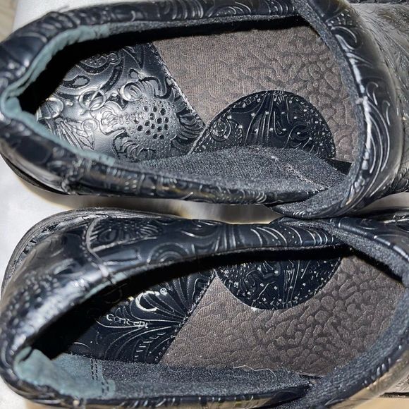 b.o.c. black leather loafer (nursing clogs) - Picture 4 of 8